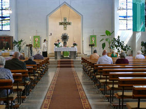 Heilige Messe mit Pfarrer Martin Fischer und Diakon Alexander von Rüden (Foto: Karl-Franz Thiede)